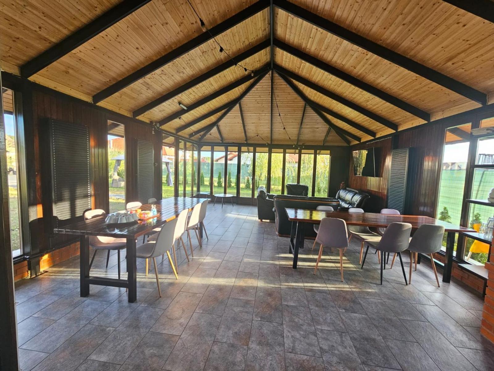 Pensiunea Relax คูร์ตา เด อาร์เจช ภายนอก รูปภาพ